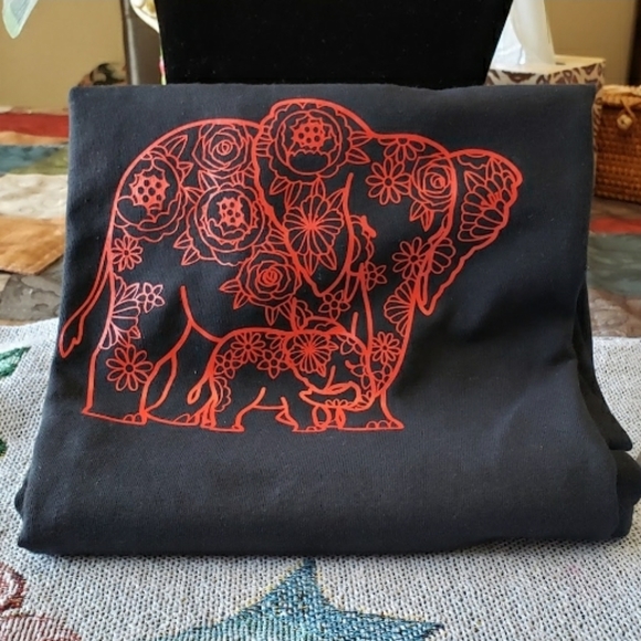 Elephant Print T-shirts - Picture 1 of 3